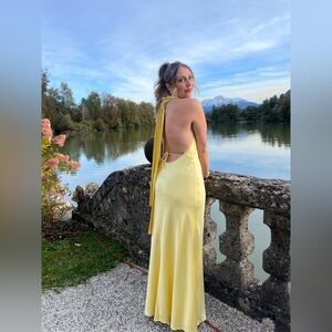 Chic Backless Yellow Dress